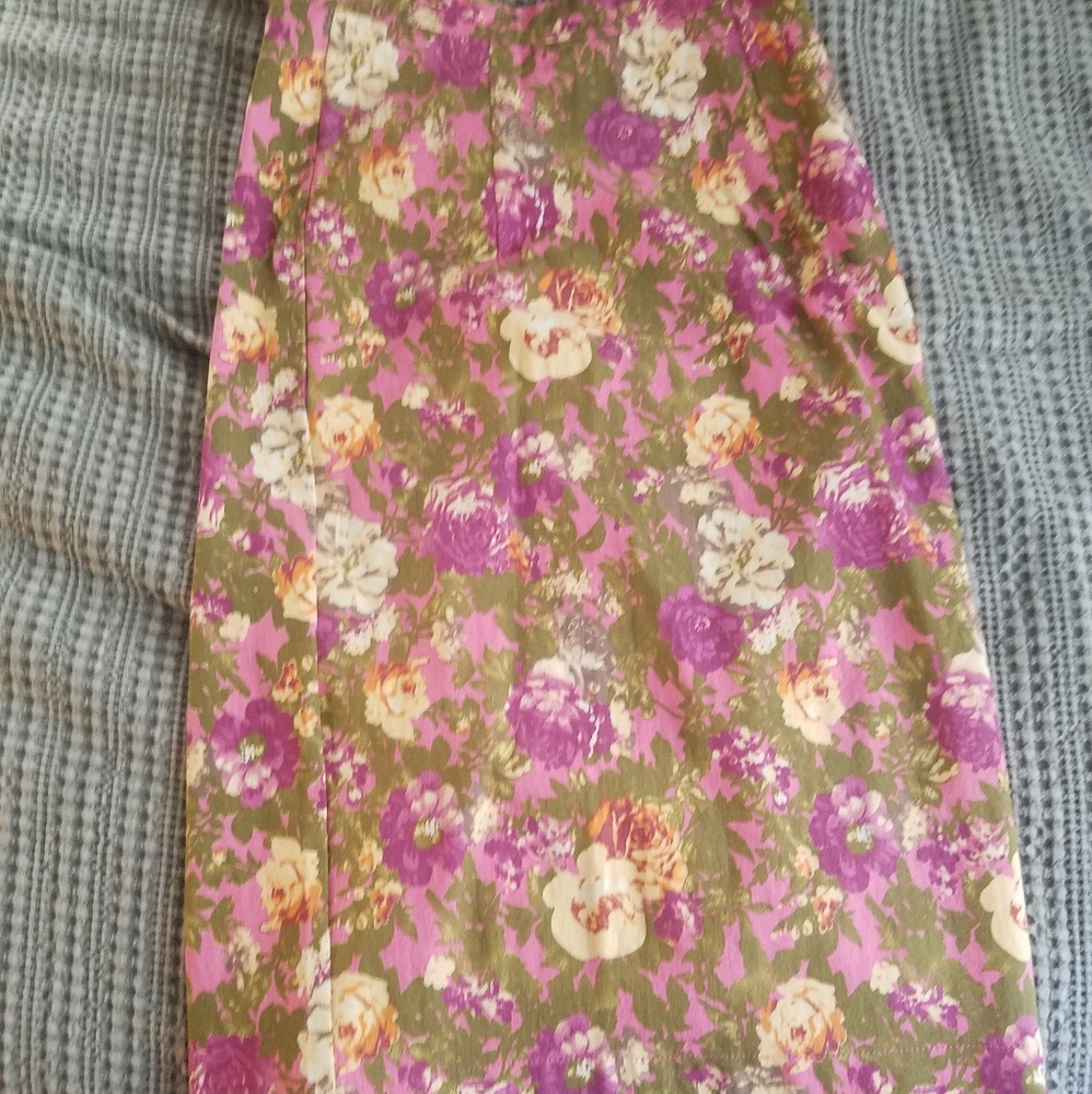 Floral pencil skirt, size small, f/primp boutique